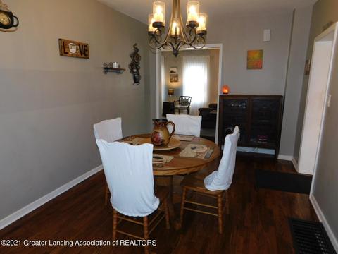 305 E Oak St, Mason, MI 48854 photo 11