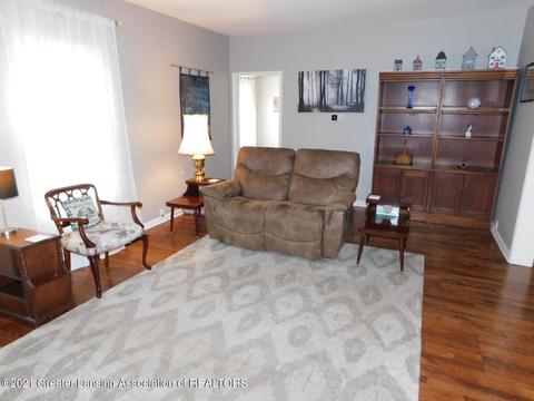305 E Oak St, Mason, MI 48854 photo 6