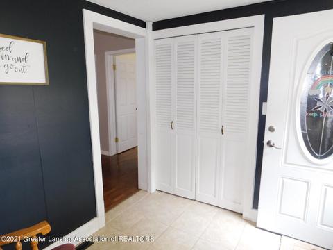305 E Oak St, Mason, MI 48854 photo 5