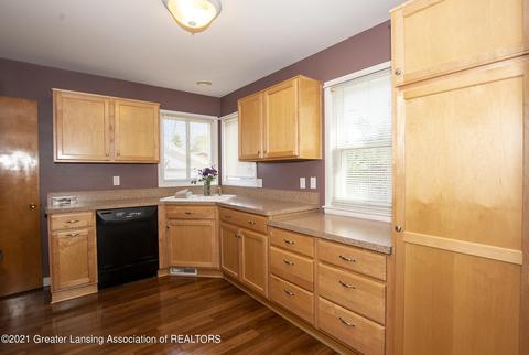 3424 Cornelia Dr, Lansing, MI 48917 photo 2