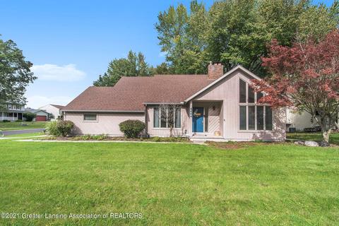 5664 Woodstock Dr, Lansing, MI 48917