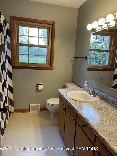 12784 Wood Rd, Bath, MI 48808 photo 8