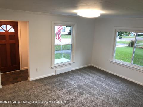 385 Green St, Perry, MI 48872 photo 8