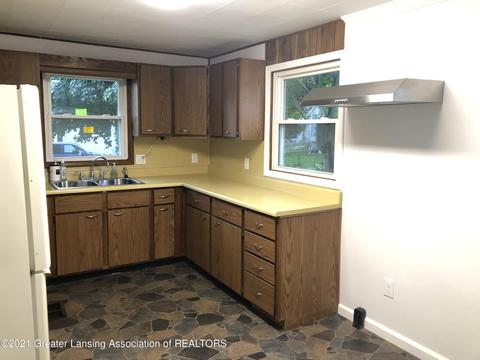 385 Green St, Perry, MI 48872 photo 11