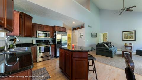 2075 Arbor Meadows Dr, Dewitt, MI 48820 photo 8