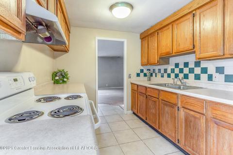 2908 Timber Dr, Lansing, MI 48917 photo 13