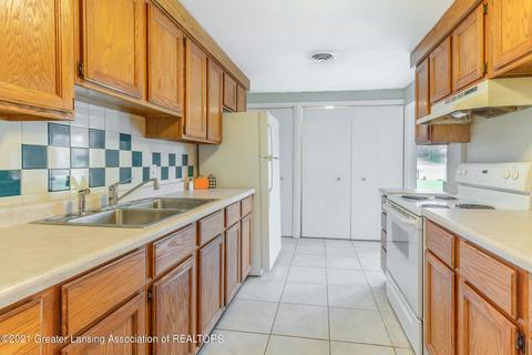 2908 Timber Dr, Lansing, MI 48917 photo 12
