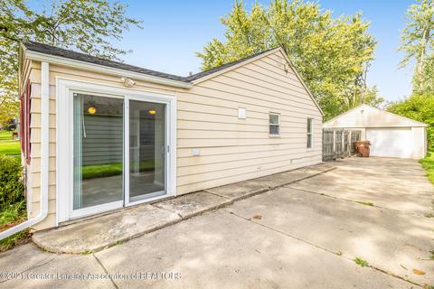 2908 Timber Dr, Lansing, MI 48917 photo 2