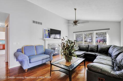 1218 Zimmer Pl, Williamston, MI 48895 photo 4