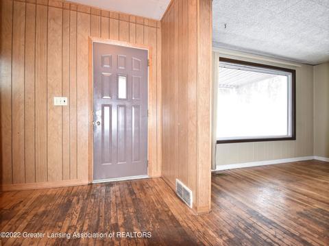 527 Pacific Ave, Lansing, MI 48910 photo 3