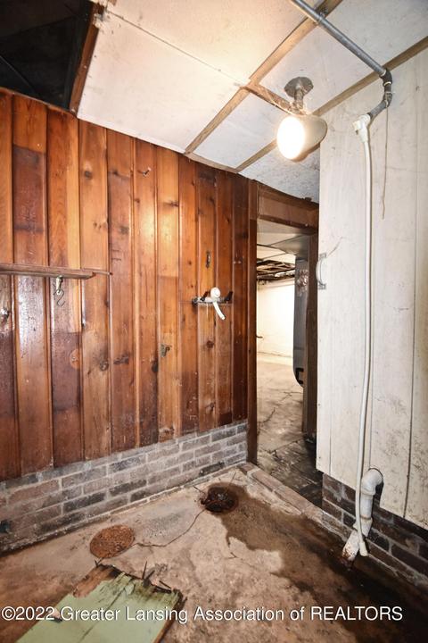 527 Pacific Ave, Lansing, MI 48910 photo 14
