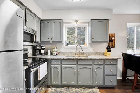 5925 Outer Dr, Bath, MI 48808 photo 9