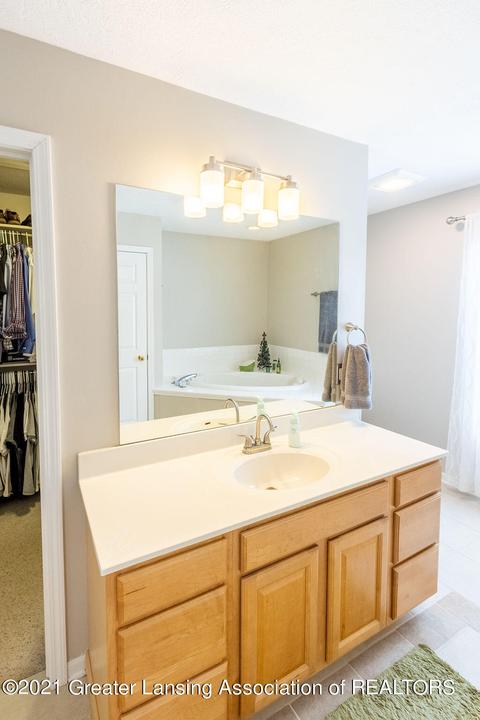 10153 Red Bud Dr, Haslett, MI 48840 photo 23