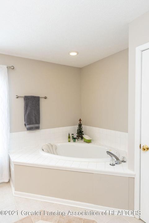 10153 Red Bud Dr, Haslett, MI 48840 photo 21