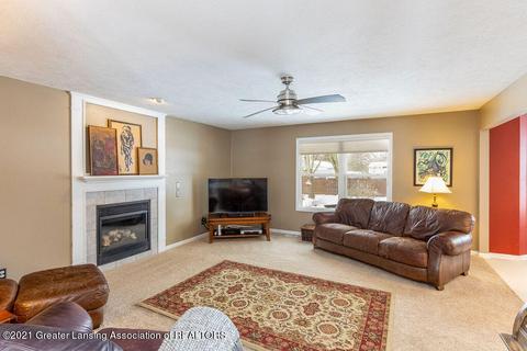 10153 Red Bud Dr, Haslett, MI 48840 photo 2
