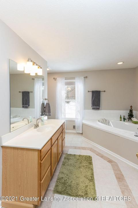 10153 Red Bud Dr, Haslett, MI 48840 photo 20