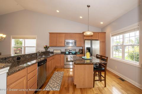 1730 N Crystal Cv, Haslett, MI 48840 photo 2