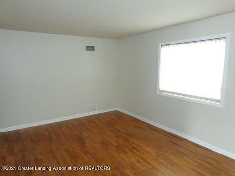 739 Fitting Ave, Lansing, MI 48917 photo 7