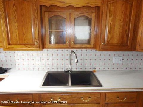 739 Fitting Ave, Lansing, MI 48917 photo 10