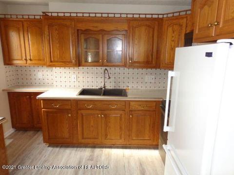 739 Fitting Ave, Lansing, MI 48917 photo 8