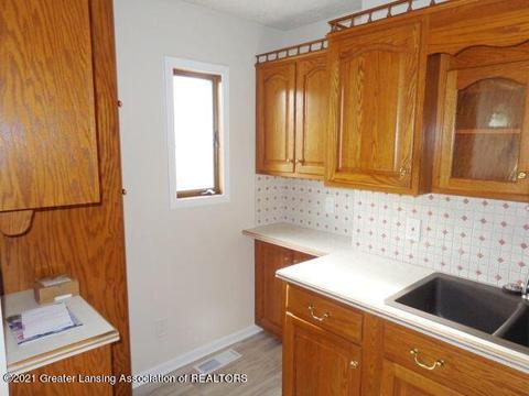 739 Fitting Ave, Lansing, MI 48917 photo 9