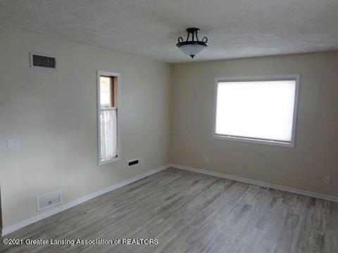 739 Fitting Ave, Lansing, MI 48917 photo 12
