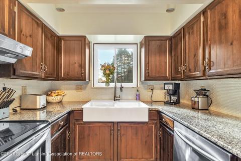 8927 Coleman Rd, Haslett, MI 48840 photo 9