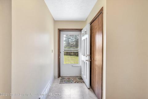 8927 Coleman Rd, Haslett, MI 48840 photo 6