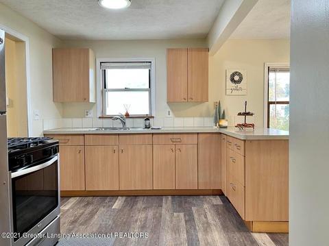 215 Wilson St, Dewitt, MI 48820 photo 4