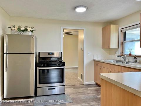215 Wilson St, Dewitt, MI 48820 photo 5