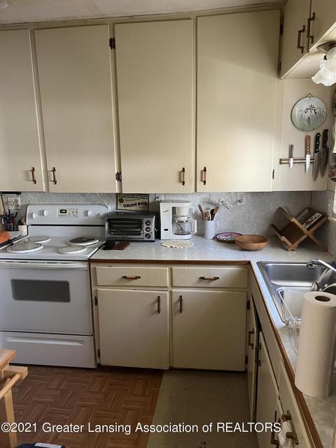 311 E Rouse St, Lansing, MI 48910 photo 4