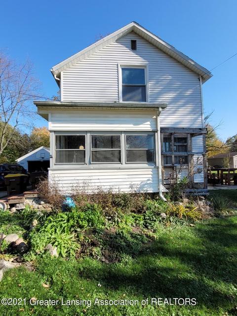 1009 S Clinton Ave, Saint Johns, MI 48879