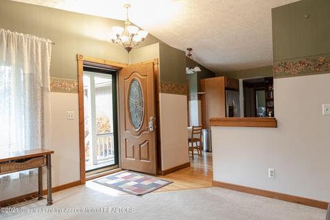 6375 W Lake Dr, Haslett, MI 48840 photo 5