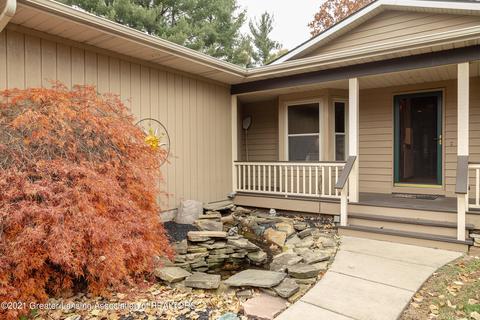 6375 W Lake Dr, Haslett, MI 48840 photo 3