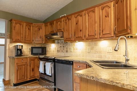 6375 W Lake Dr, Haslett, MI 48840 photo 9