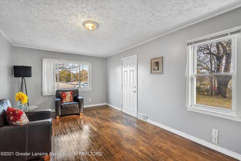 560 E Jolly Rd, Lansing, MI 48910 photo 8