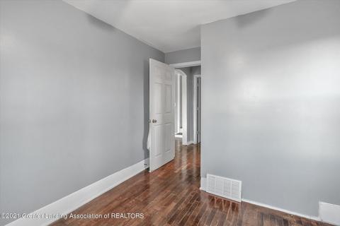 560 E Jolly Rd, Lansing, MI 48910 photo 19
