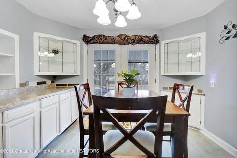 560 E Jolly Rd, Lansing, MI 48910 photo 17