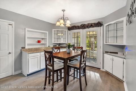 560 E Jolly Rd, Lansing, MI 48910 photo 15