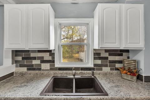 560 E Jolly Rd, Lansing, MI 48910 photo 13