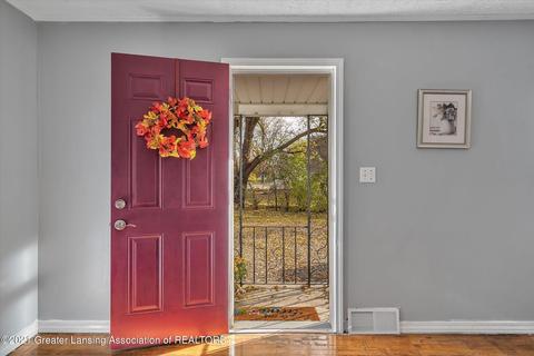 560 E Jolly Rd, Lansing, MI 48910 photo 7