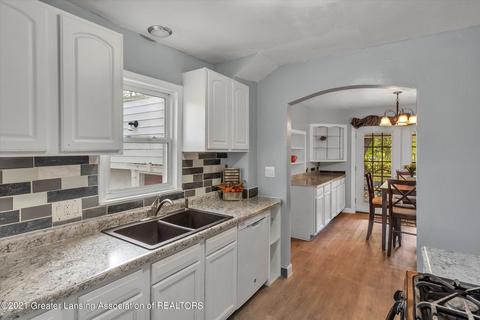 560 E Jolly Rd, Lansing, MI 48910 photo 14