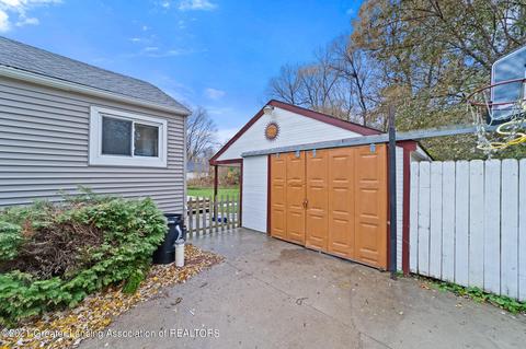 16404 Griswold Rd, Lansing, MI 48906 photo 5