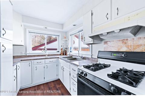 16404 Griswold Rd, Lansing, MI 48906 photo 9