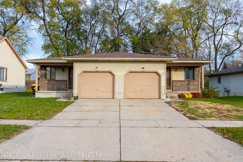 204 E Chimney Hill Dr, Dewitt, MI 48820 photo 2
