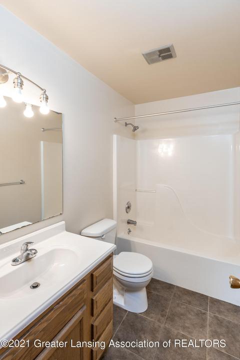 204 E Chimney Hill Dr, Dewitt, MI 48820 photo 12