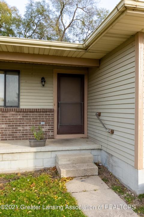 204 E Chimney Hill Dr, Dewitt, MI 48820 photo 4