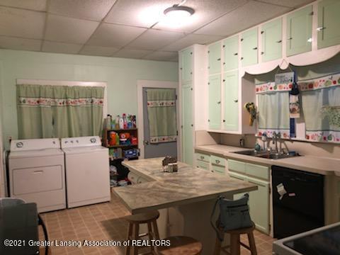 226 S Main St, Perry, MI 48872 photo 5