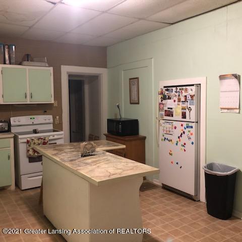 226 S Main St, Perry, MI 48872 photo 3