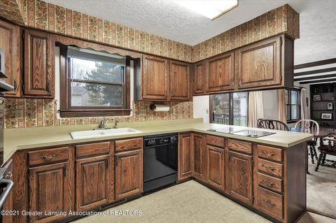 2205 Piney Point Dr, Lansing, MI 48917 photo 10